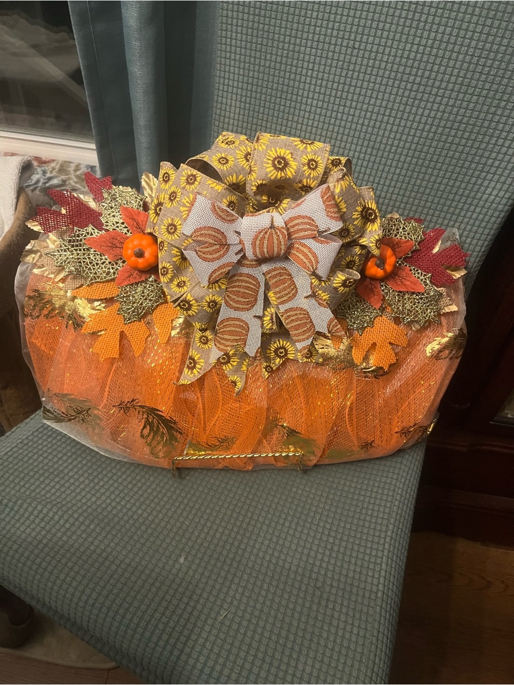 Handmade Fall Pumpkin Decor with Gold Easel – Autumn Harvest